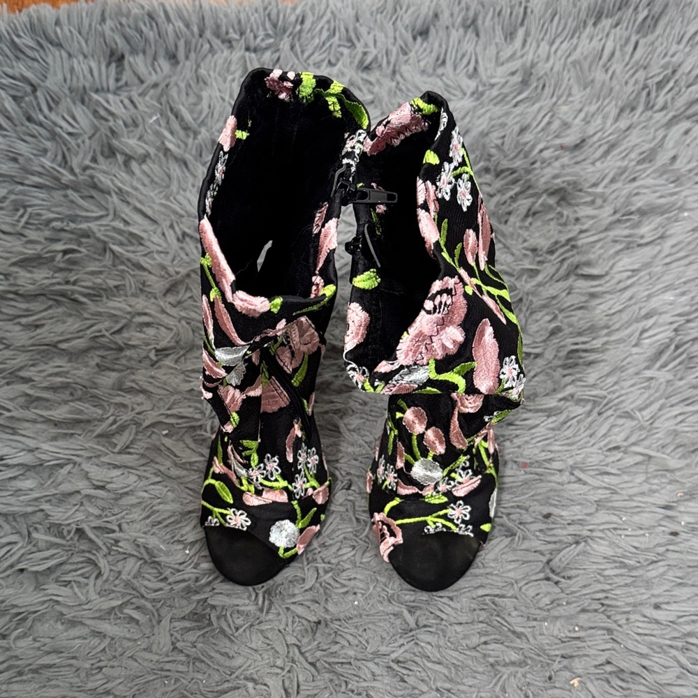 Floral Embroidered Women's Boots